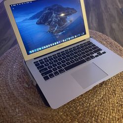Apple - MacBook Air® - 13.3" Display - Intel Core 15 - 8GB Memory - 128GB Flash Storage - Silver