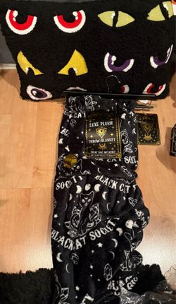 New 🎃 Large Pillow & Blanket/Treat Bag Set