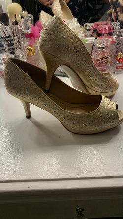 Size 8 1/2 gold women heels ðŸ‘