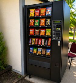Snack Vending Machine – Clean, Fully Working – Ready to Make Money
