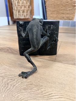 Frog figure