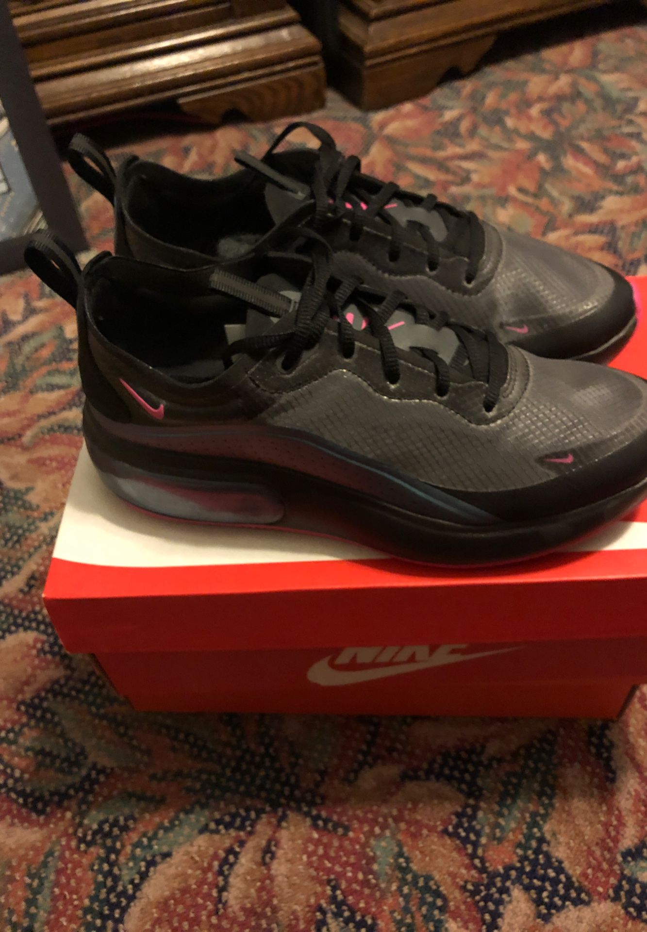 Airmax Nike tennis shoes size 8.5