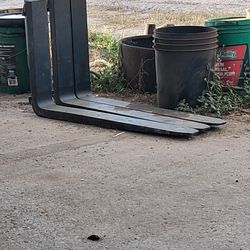 Two pairs forks forklift a 300 a pair