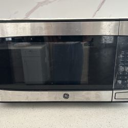 🔥 LIKE NEW GE MICROWAVE – ONLY $100! 🔥