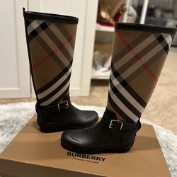 Brand new Burberry rain / winter boots