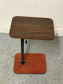Adjustable desk stand