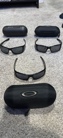 4 Oakley Pairs Of Sunglasses With Their Own Case