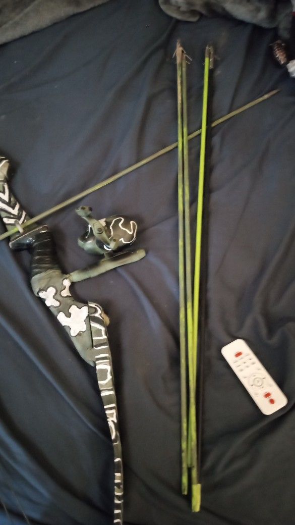 Bowfishing Bow With Seven Arrows