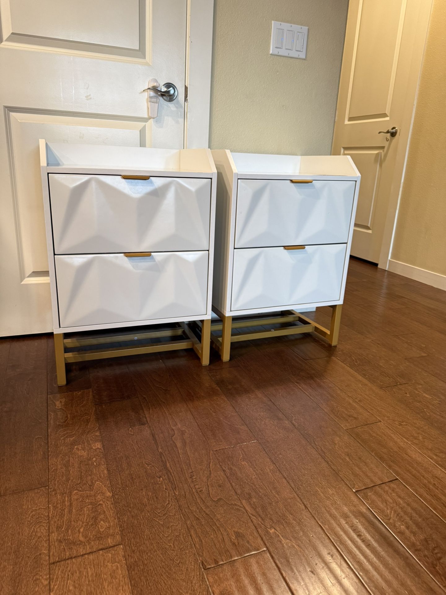 2 Night Stands
