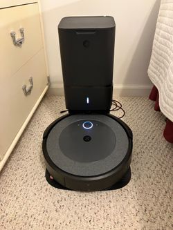*PRICE DROP* Great condition ROOMBA i3