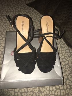 Black pumps size 7