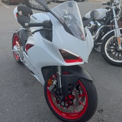 Ducati Panigale V2 2023 