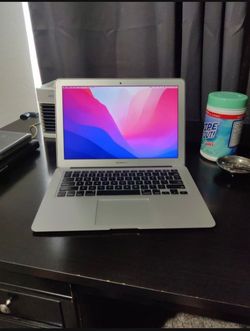 MacBook Air i7, 13" , Low Cycle Count On Battery