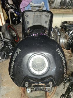 06 - 11 Kawasaki ZX14 Gas Tank ZX-14 Fuel Petrol Cell ZX1400 K33 Inside Nice