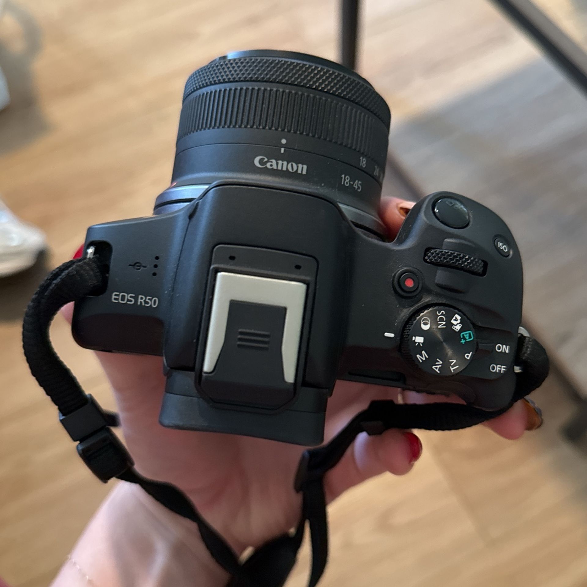 CANON EOS R50