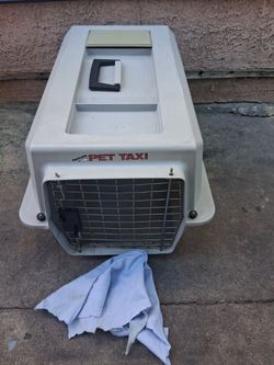 Petmate Pet Taxi Hard-Sided Pet Carrier
