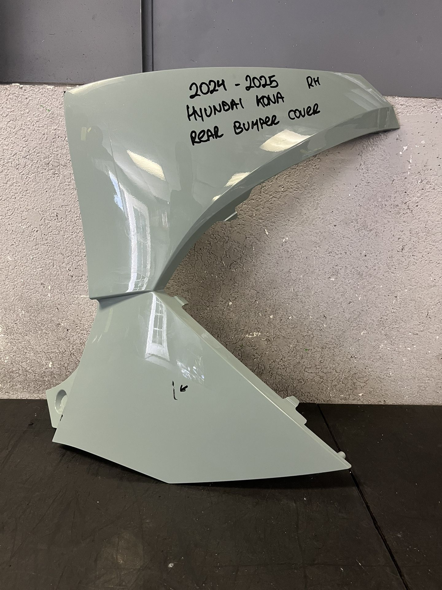 2024-2025 HYUNDAI KONA RIGHT REAR BUMPER COVER OEM USED
