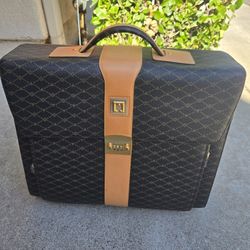 Brand New Fancy Pull-up Laptop Bad