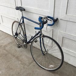 $500 trek 1982 large chromoly frame 18 speed classic ride runs great.