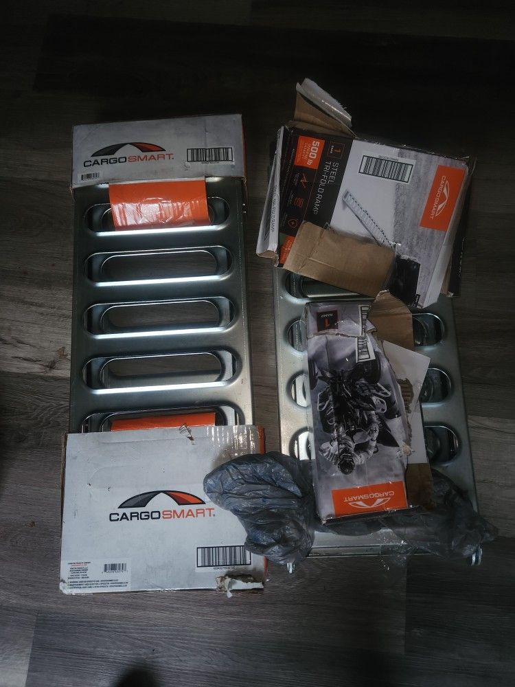 Cargo Smart Tri Fold Ramp Q(2)