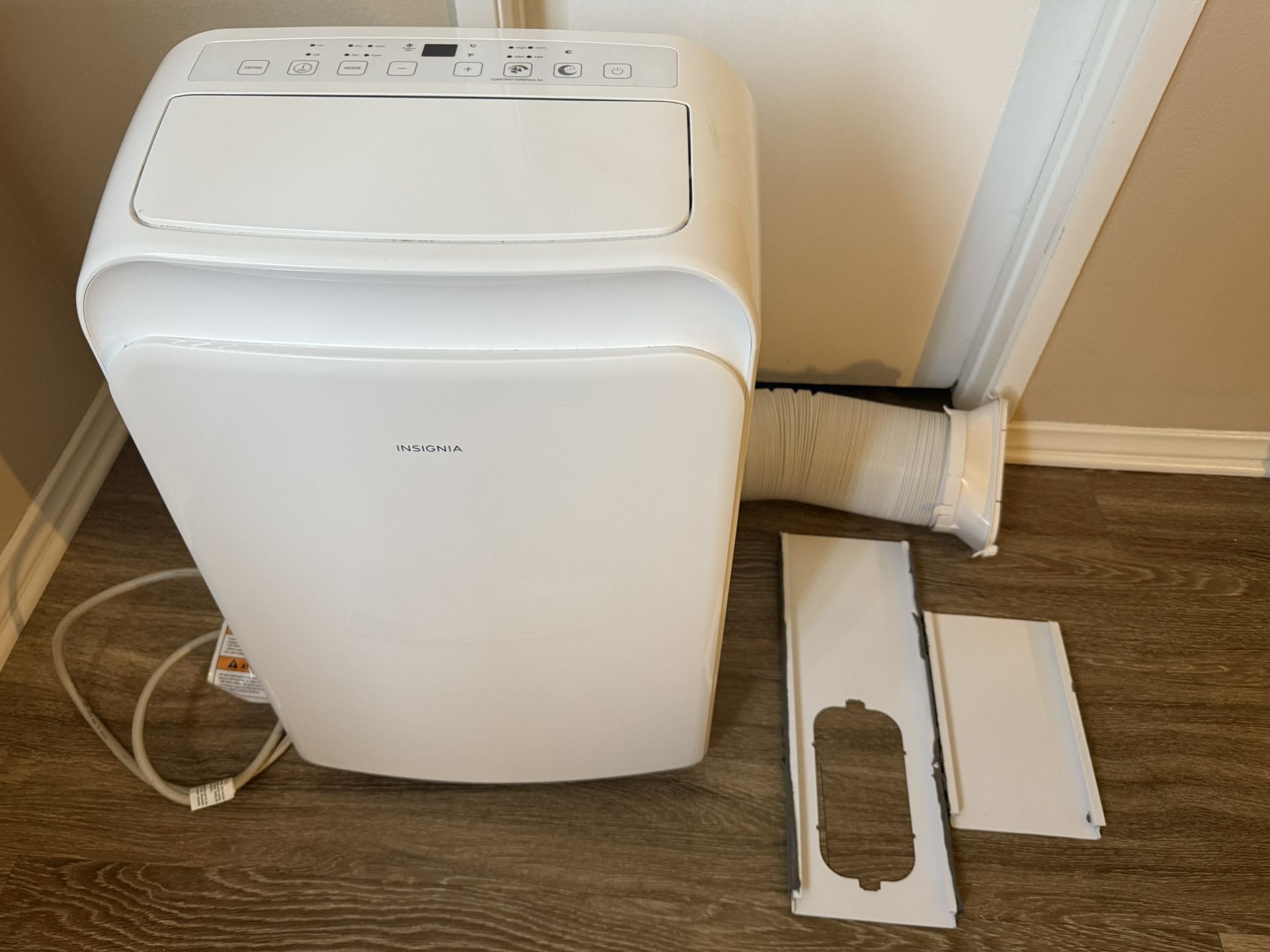INSIGNIA 300 Sq. Ft. Portable Air Conditioner (NS-AC07PWH1) 7000 BTU