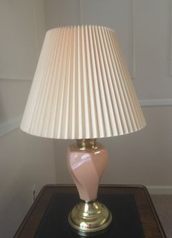 One table lamp in brass and ceramic