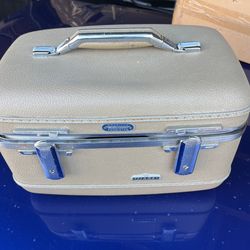American Tourister Carry On - Vintage 