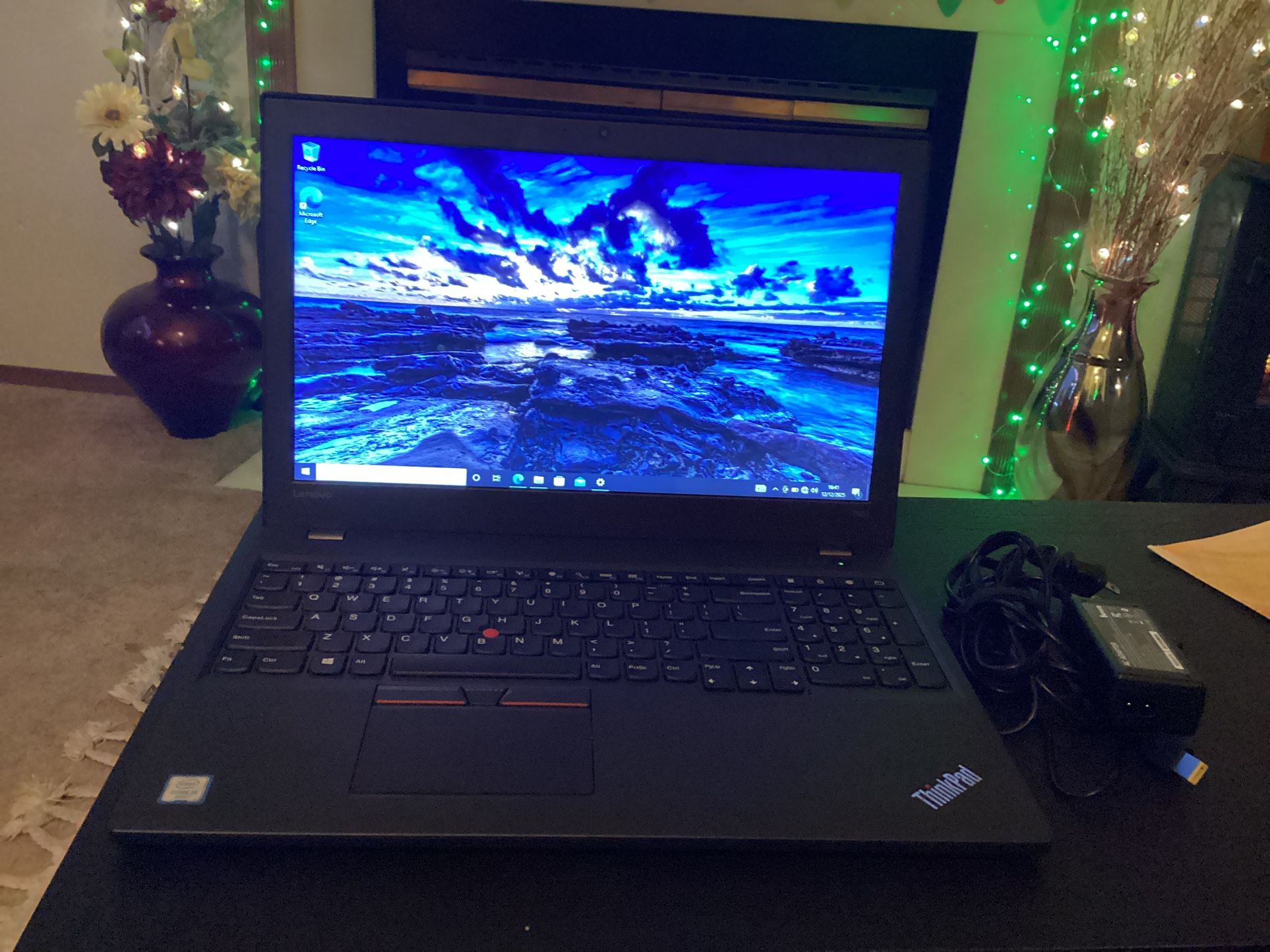 ThinkPad T560 Signature Edition Laptop + Charger. Very nice condition. Read Posting!