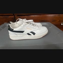 Size 8 Women’s Reebok Shoes