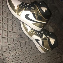 Jordan One Mid Metallic Gold