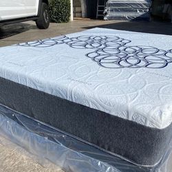 Cal King Bamboo Cool Gel Memory Foam!!