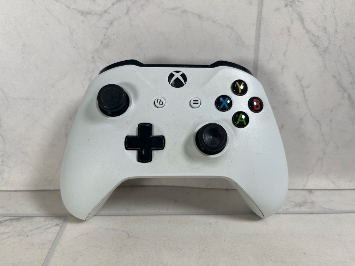 Xbox One Wireless Controller with PowerA Rechargeable Battery Pack (A1G010640)