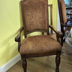 4 Dining Room Chairs 