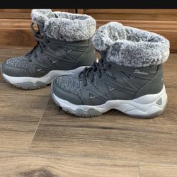 Very Comfortable Sketchers With Grey Fur. Size Is 7.5 Fits People That Are Size 7 Like Me. Great Warm Shoes Sneaker Boots 