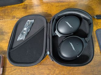 Bose quiet comfort 45 with active noise cancelling and microphone
