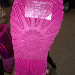 Brand NEW Ugg Size 7