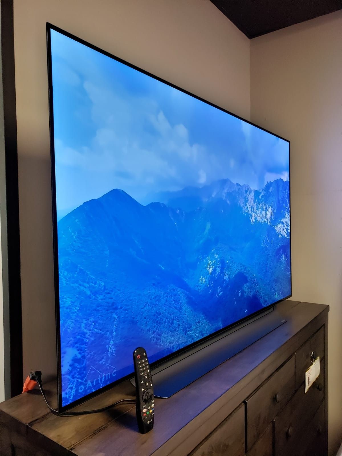 New Open Box LG OLED 65 " C8 Series Smart, HDR, UHD 2160p