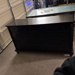 Dresser 150$ 
