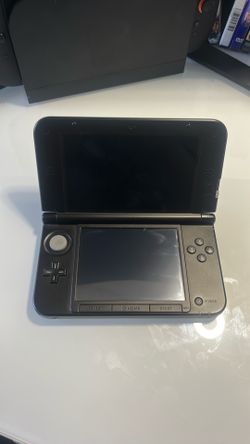 Nintendo 3Ds XL /with library 32gb with stylus