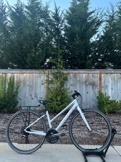 Specialized Vita Women’s Hybrid Fitness Bike – XS / S Frame