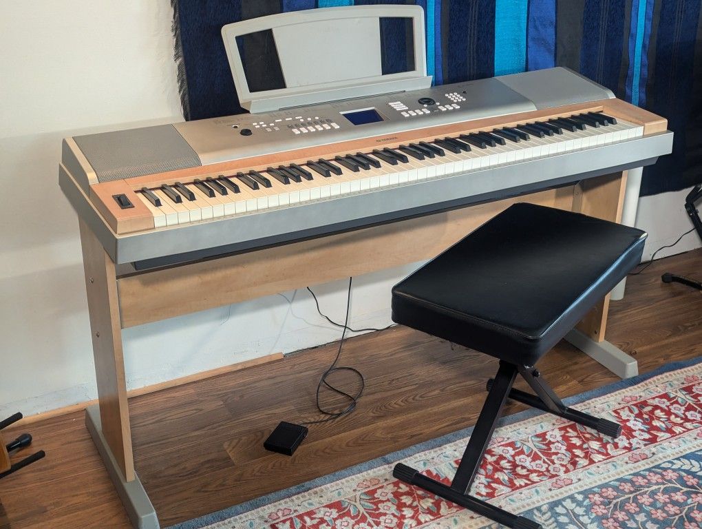 Yamaha YPG-625 Portable Grand