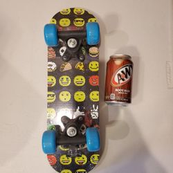 BRAND NEW MINI SKATEBOARD