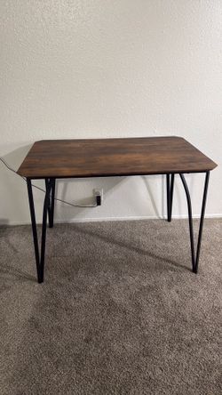 Dinner table w/4 chairs