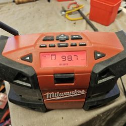 Milwaukee M12 Jobsite Radio