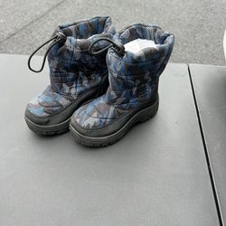 Boys Size 9 Snow Boots 