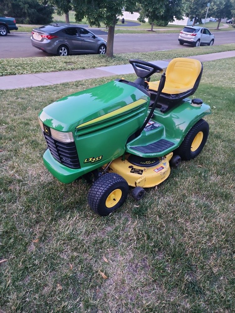 John Deere LX255