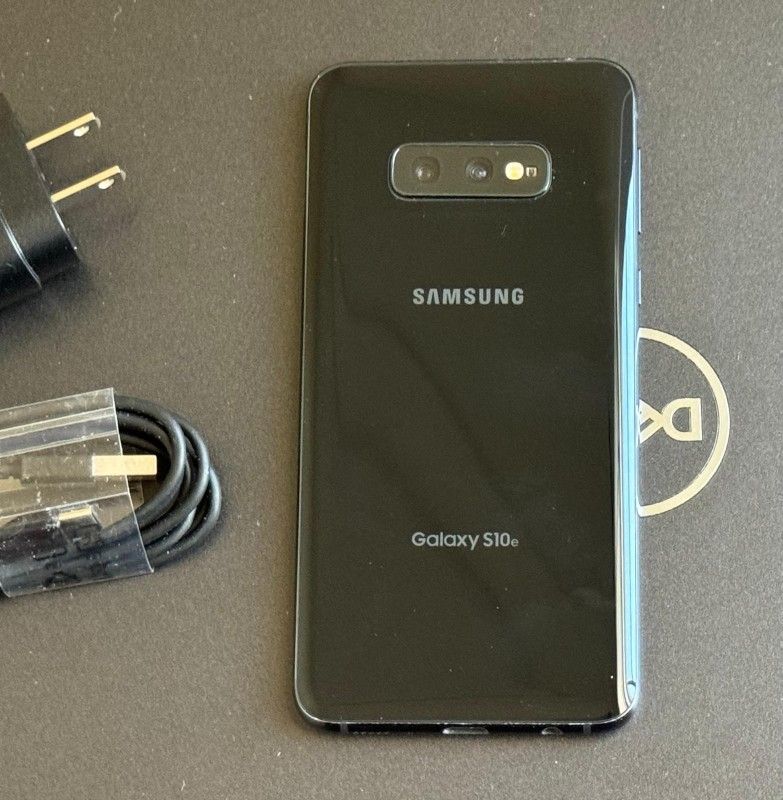 Samsung Galaxy S10e , 128GB , Factory Unlocked, Excellent Condition Like New