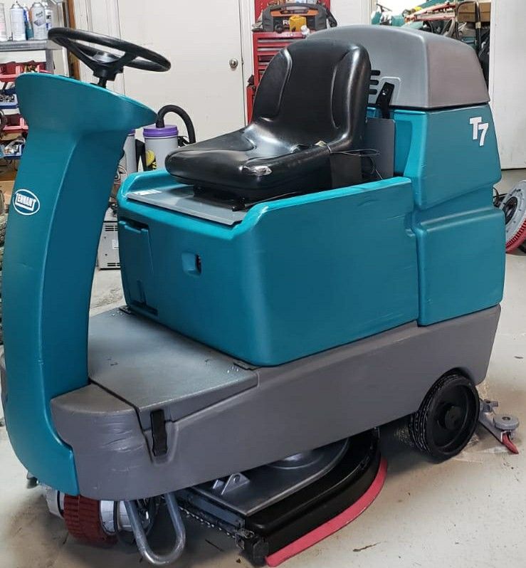 FLOOR SCRUBBER TENNANT T7