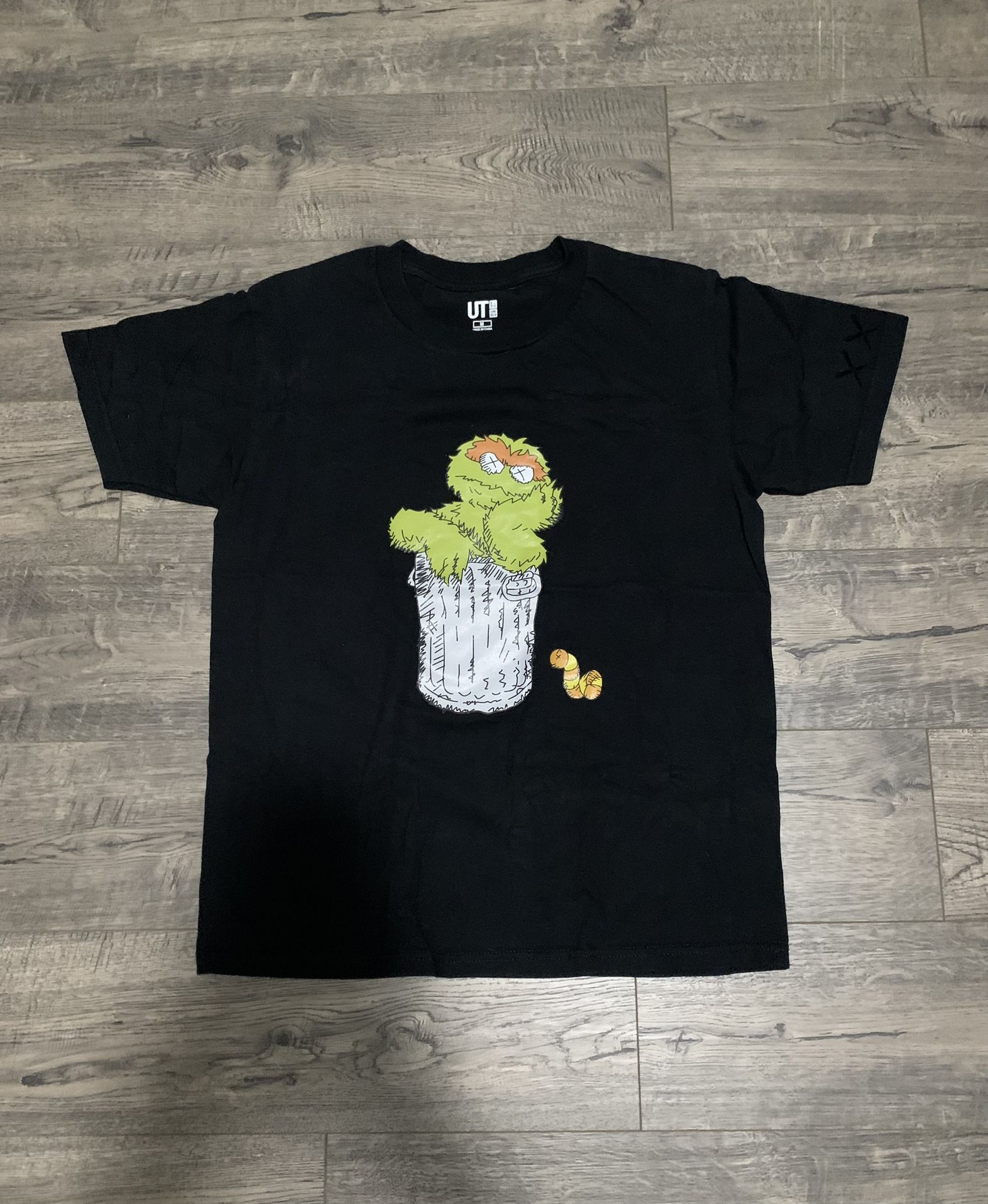 Kaws  uniqlo tee