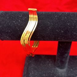 Pretty Design Bracelet